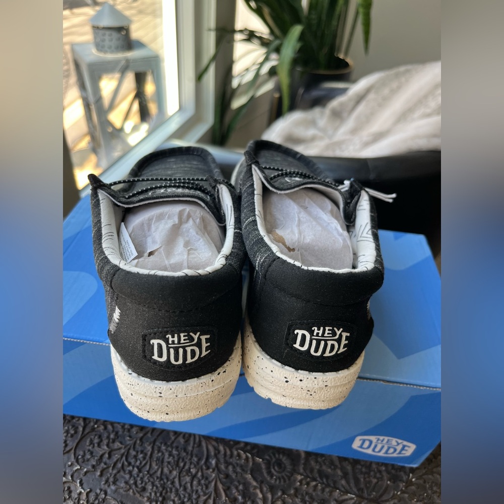 HEY DUDE WALLY KIDS STRETCH SLIP ON SHOES IN BLACK 4 Y 5 W - Picture 8 of 9